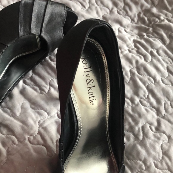 Black satin heels - Picture 3 of 3